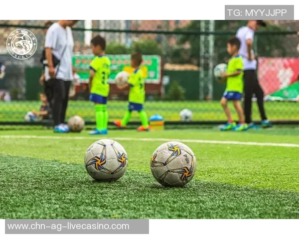 在足球场上拍照的最佳姿势与创意技巧分享 在足球场上拍照的最佳姿势与创意技巧分享